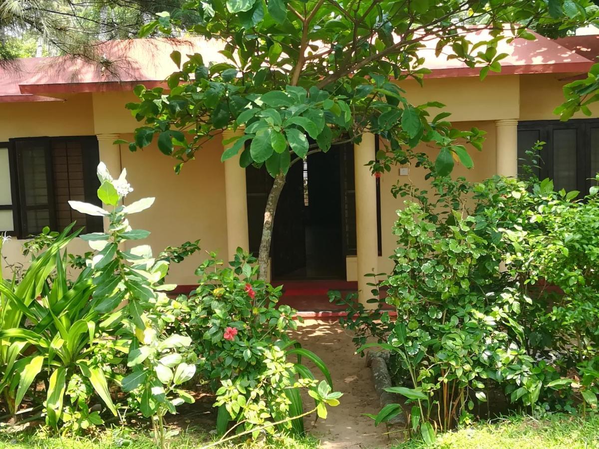 Sukriti beach Resort Varkala Exteriör bild
