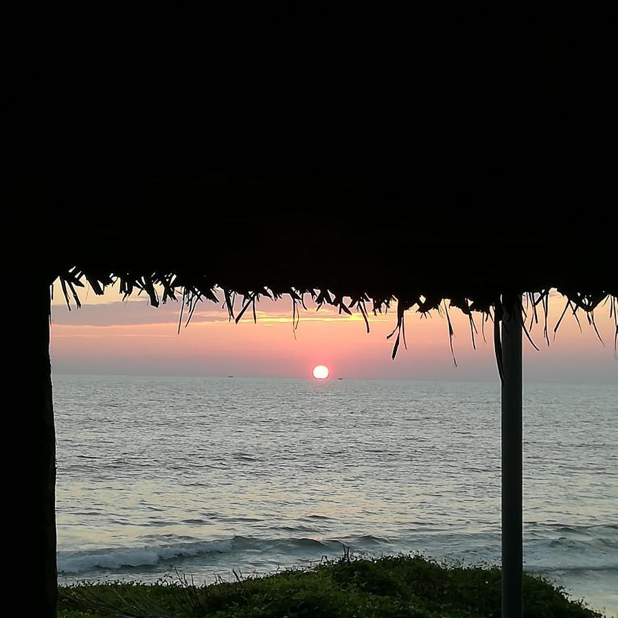 Sukriti beach Resort Varkala Exteriör bild